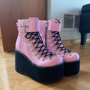 Kera 21 Leatherette Upper Platform Lace Up Ankle Boot - Demonia Direct × 1